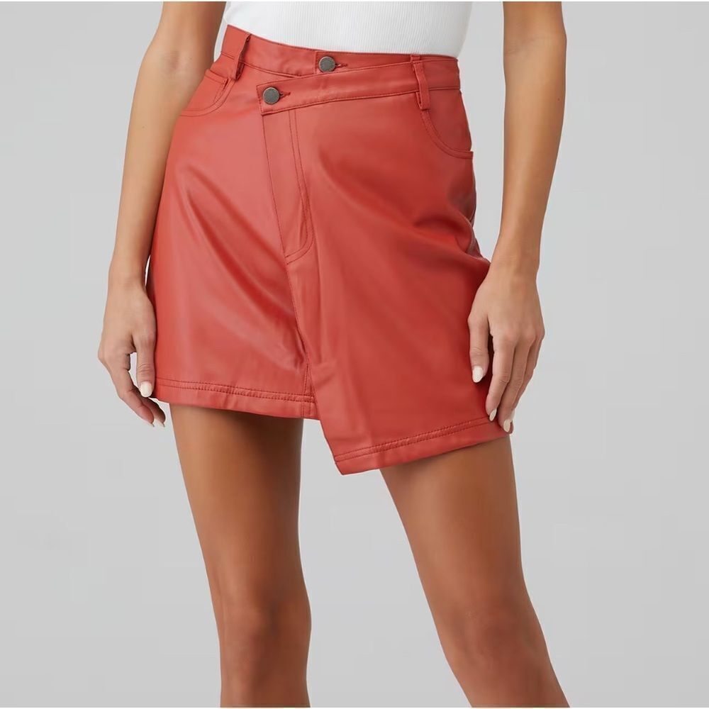C/MEO COLLECTIVE
UNDER CONTROL PU SKIRT NWT Size XS = US 0-2